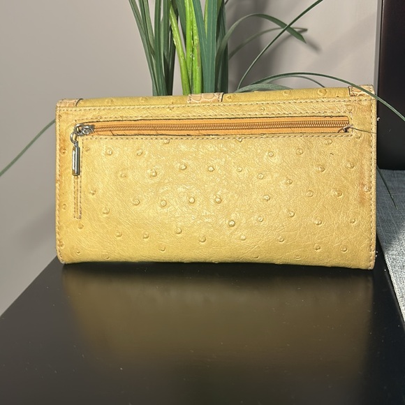 Women’s Guess leather wallet. - Picture 12 of 12
